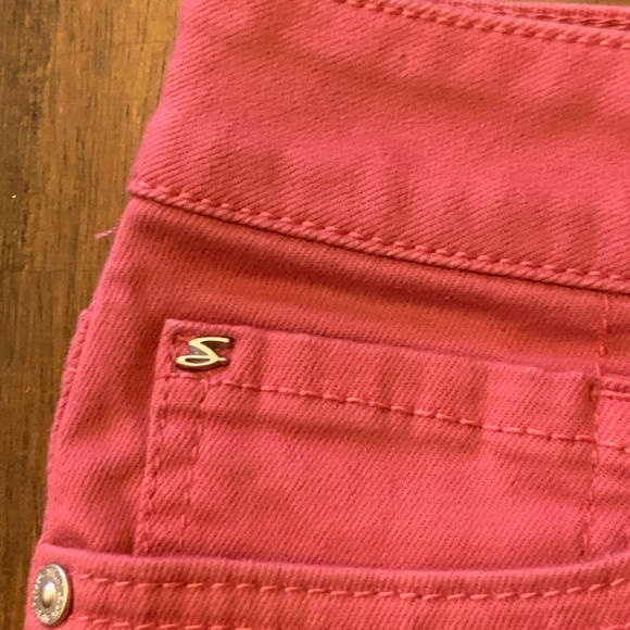 Seven7 denim shorts Size 10 Rose Pink Frayed Hem Button Zip Closure Casual - Picture 4 of 8